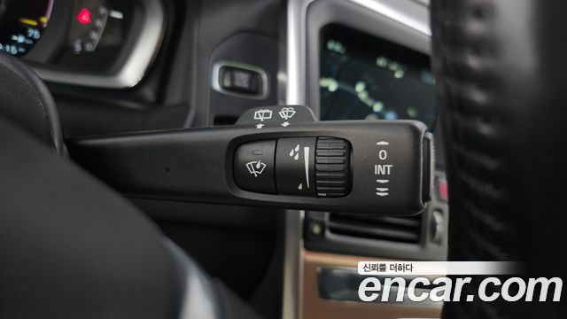 Volvo XC60 2016 — photo 19