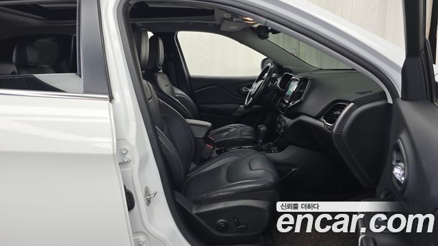 Jeep Cherokee 2020 — photo 11