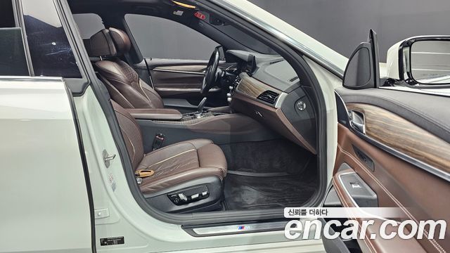 BMW Gran Turismo 2020 — photo 11
