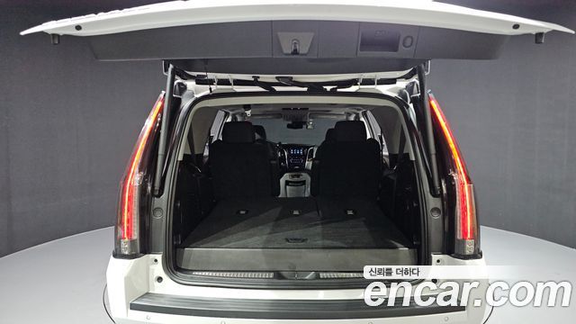 Cadillac Escalade 2020 — photo 26