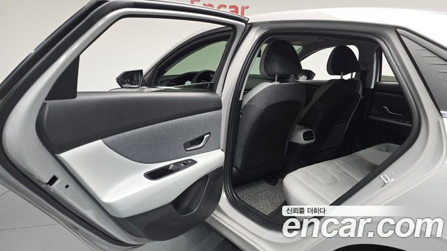Hyundai AVANTE 2023 — photo 16