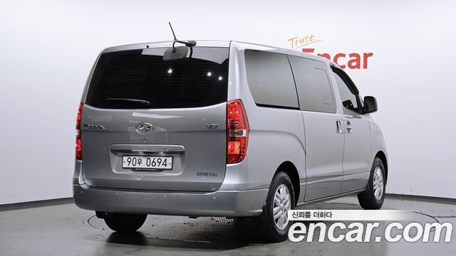 Hyundai Starex 2017 — photo 2