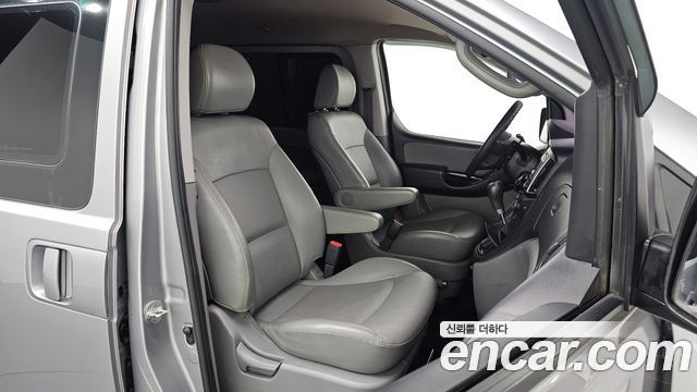 Hyundai Starex 2017 — photo 12