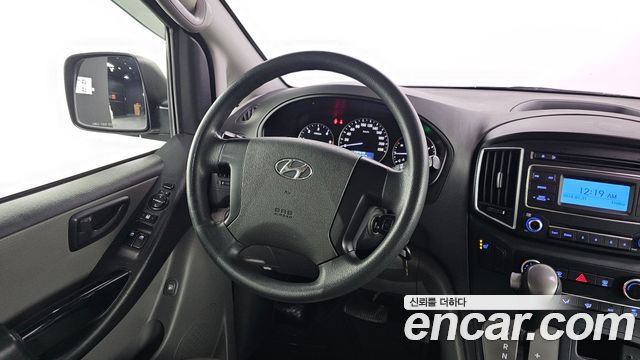 Hyundai Starex 2017 — photo 13