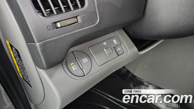 Hyundai Starex 2017 — photo 16