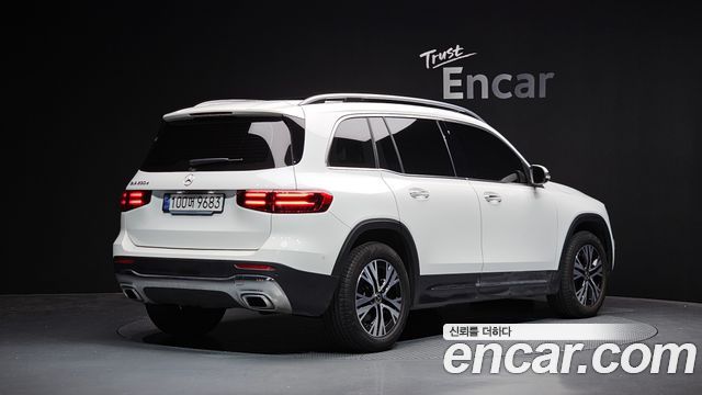 Mercedes-Benz GLB-Class 2024 — photo 2