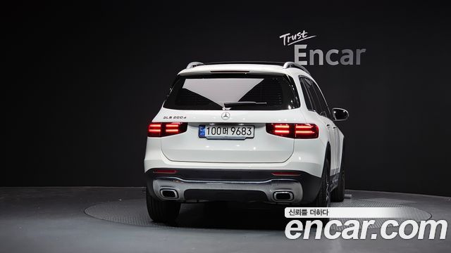 Mercedes-Benz GLB-Class 2024 — photo 4
