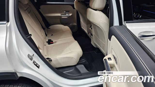 Mercedes-Benz GLB-Class 2024 — photo 17