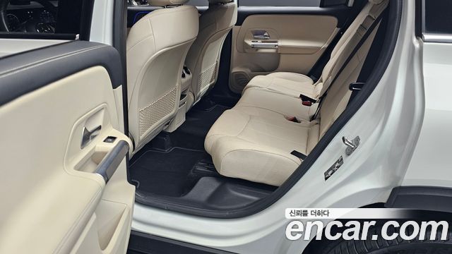 Mercedes-Benz GLB-Class 2024 — photo 18