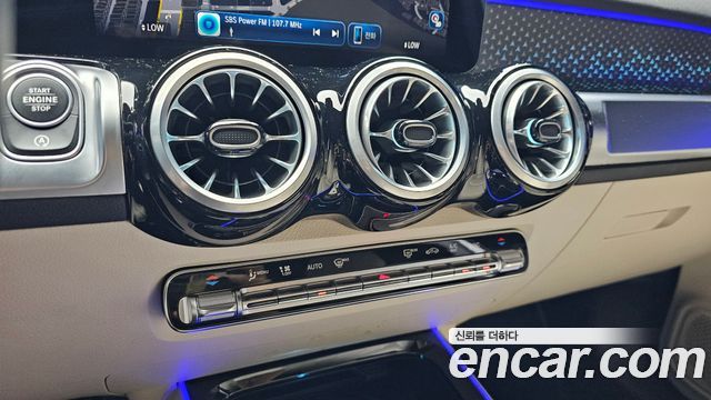 Mercedes-Benz GLB-Class 2024 — photo 19
