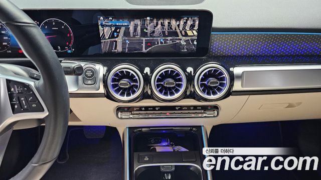 Mercedes-Benz GLB-Class 2024 — photo 20