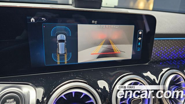 Mercedes-Benz GLB-Class 2024 — photo 22