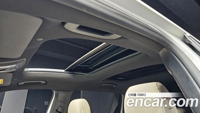 Mercedes-Benz GLB-Class 2024 — photo 24