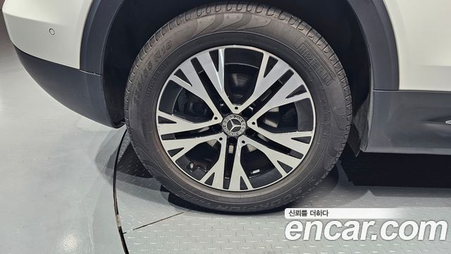 Mercedes-Benz GLB-Class 2024 — photo 7