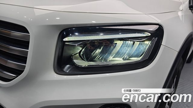 Mercedes-Benz GLB-Class 2024 — photo 8