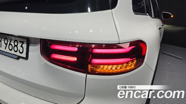 Mercedes-Benz GLB-Class 2024 — photo 9