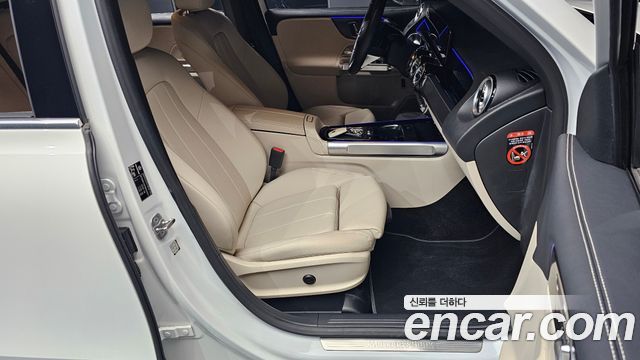 Mercedes-Benz GLB-Class 2024 — photo 16
