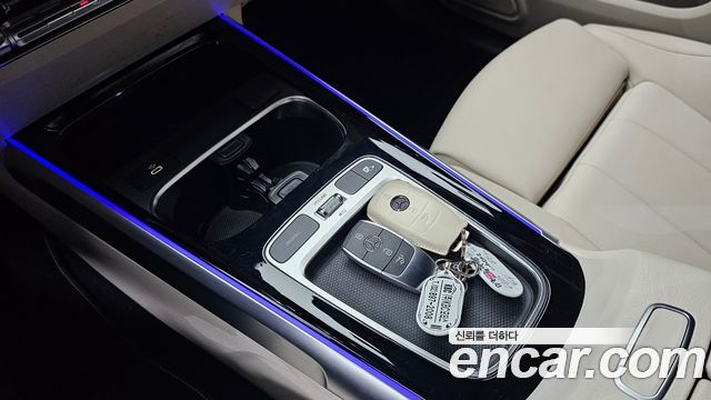 Mercedes-Benz GLB-Class 2024 — photo 27