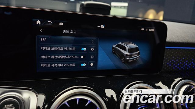 Mercedes-Benz GLB-Class 2024 — photo 28
