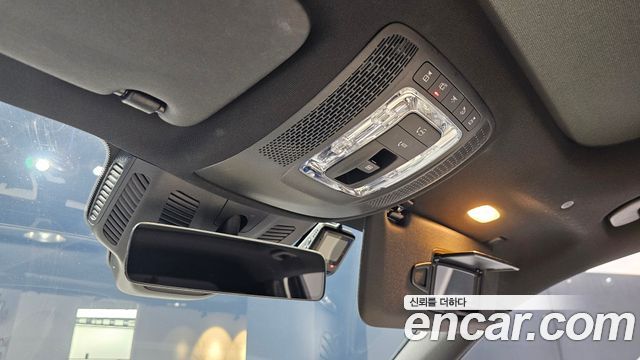 Mercedes-Benz GLB-Class 2024 — photo 30