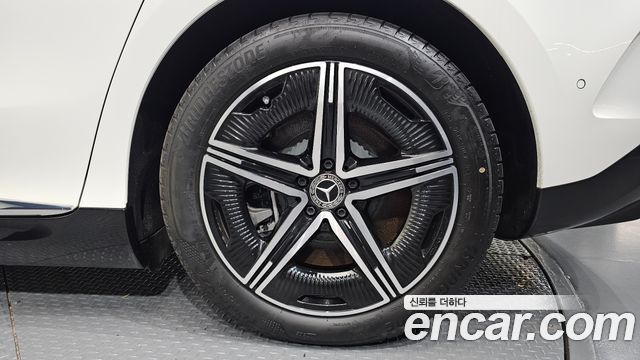 Mercedes-Benz EQE 2024 — photo 7