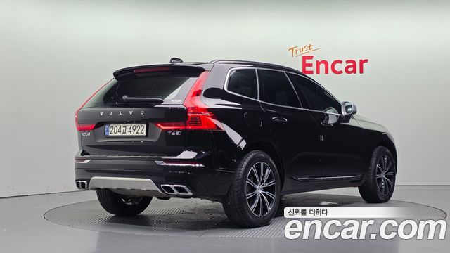 Volvo XC60 2018 — photo 2