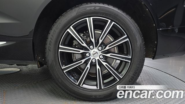 Volvo XC60 2018 — photo 5