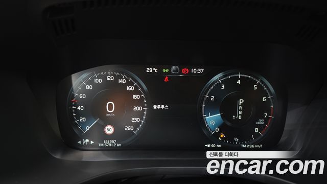 Volvo XC60 2018 — photo 8