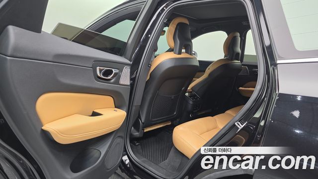 Volvo XC60 2018 — photo 15
