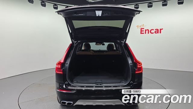 Volvo XC60 2018 — photo 18