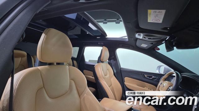 Volvo XC60 2018 — photo 20