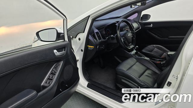 Kia K3 2015 — photo 13