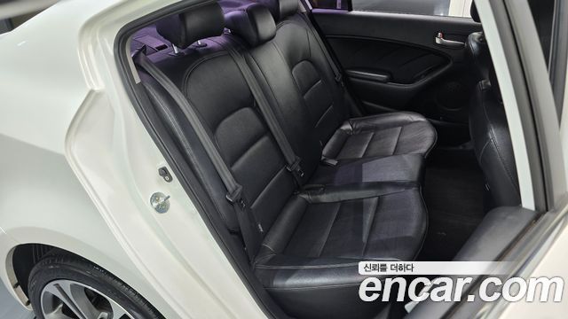 Kia K3 2015 — photo 17