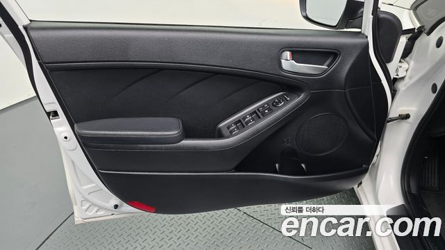 Kia K3 2015 — photo 14
