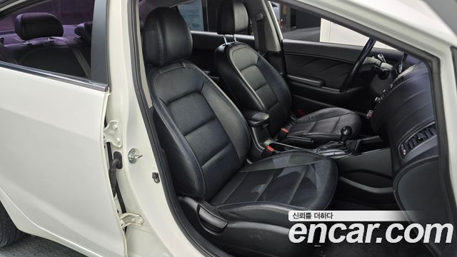 Kia K3 2015 — photo 16