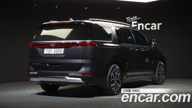 Kia Canival 2021 — photo 2