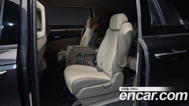 Kia Canival 2021 — photo 11