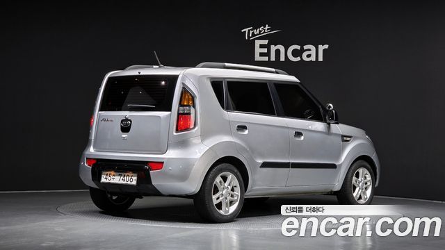 Kia Soul 2010 — photo 2