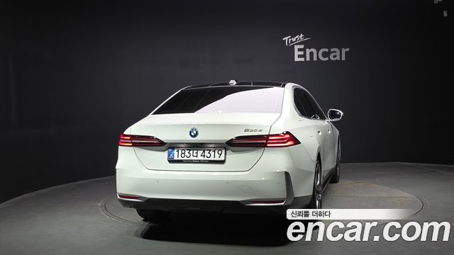 BMW 5-Series 2025 — photo 4