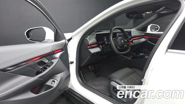 BMW 5-Series 2025 — photo 13