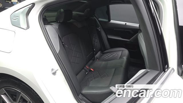BMW 5-Series 2025 — photo 18
