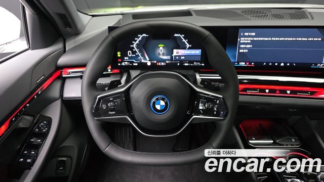 BMW 5-Series 2025 — photo 20