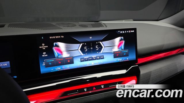 BMW 5-Series 2025 — photo 23