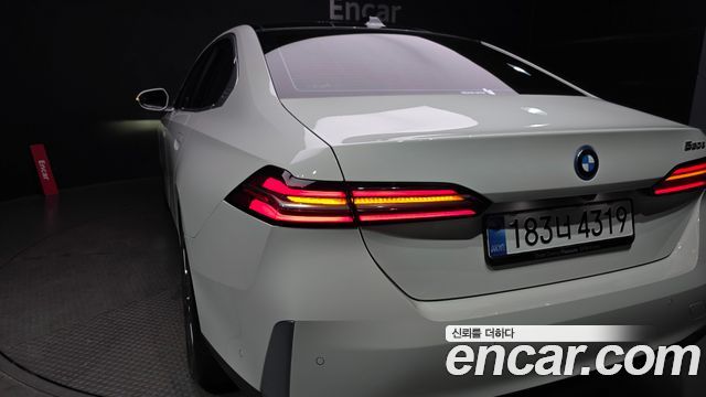 BMW 5-Series 2025 — photo 9