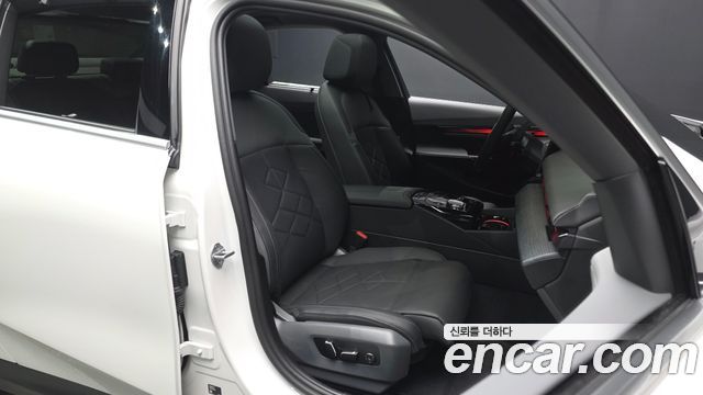 BMW 5-Series 2025 — photo 16