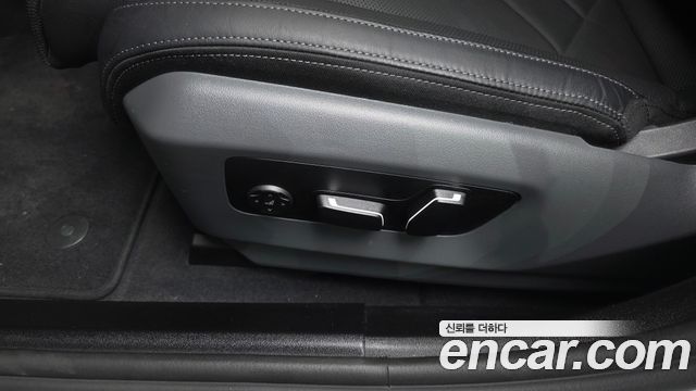 BMW 5-Series 2025 — photo 30