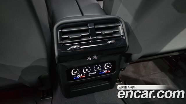 BMW 5-Series 2025 — photo 35
