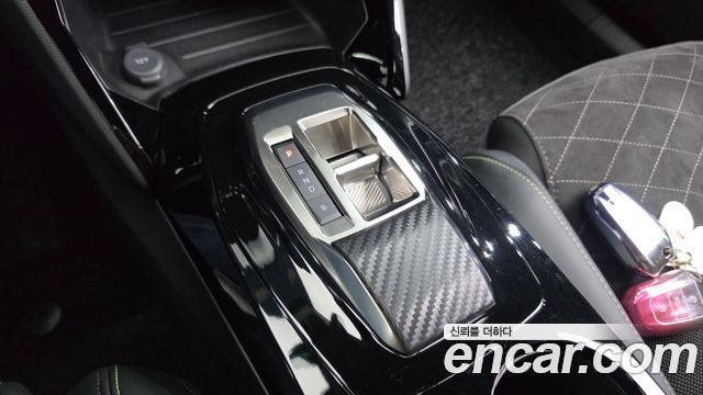 Peugeot 2008 2023 — photo 12