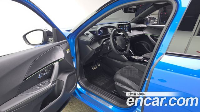 Peugeot 2008 2023 — photo 13