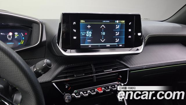 Peugeot 2008 2023 — photo 19